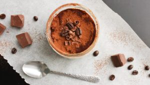 Postre vegano tiramis&uacute;