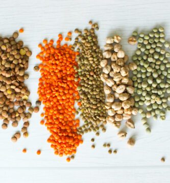 imagen de distintos granos de legumbres con proteína vegetal