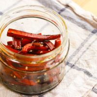 zanahorias glaseadas dentro de un tarro