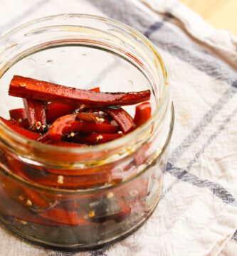 zanahorias glaseadas dentro de un tarro